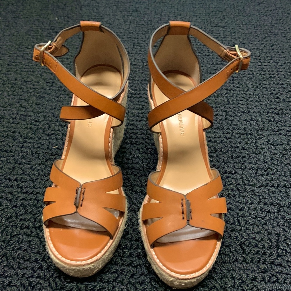 COPY - Banana Republic size 6 wedge sandals.